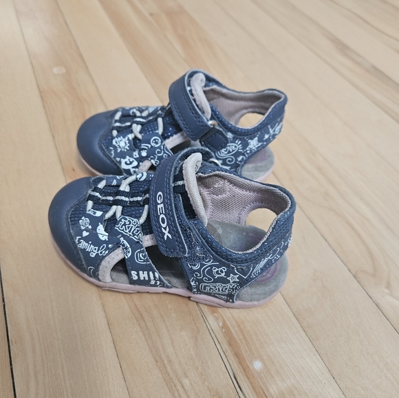 Geox sandals size 22 (or 6c) - Picture 1 of 2